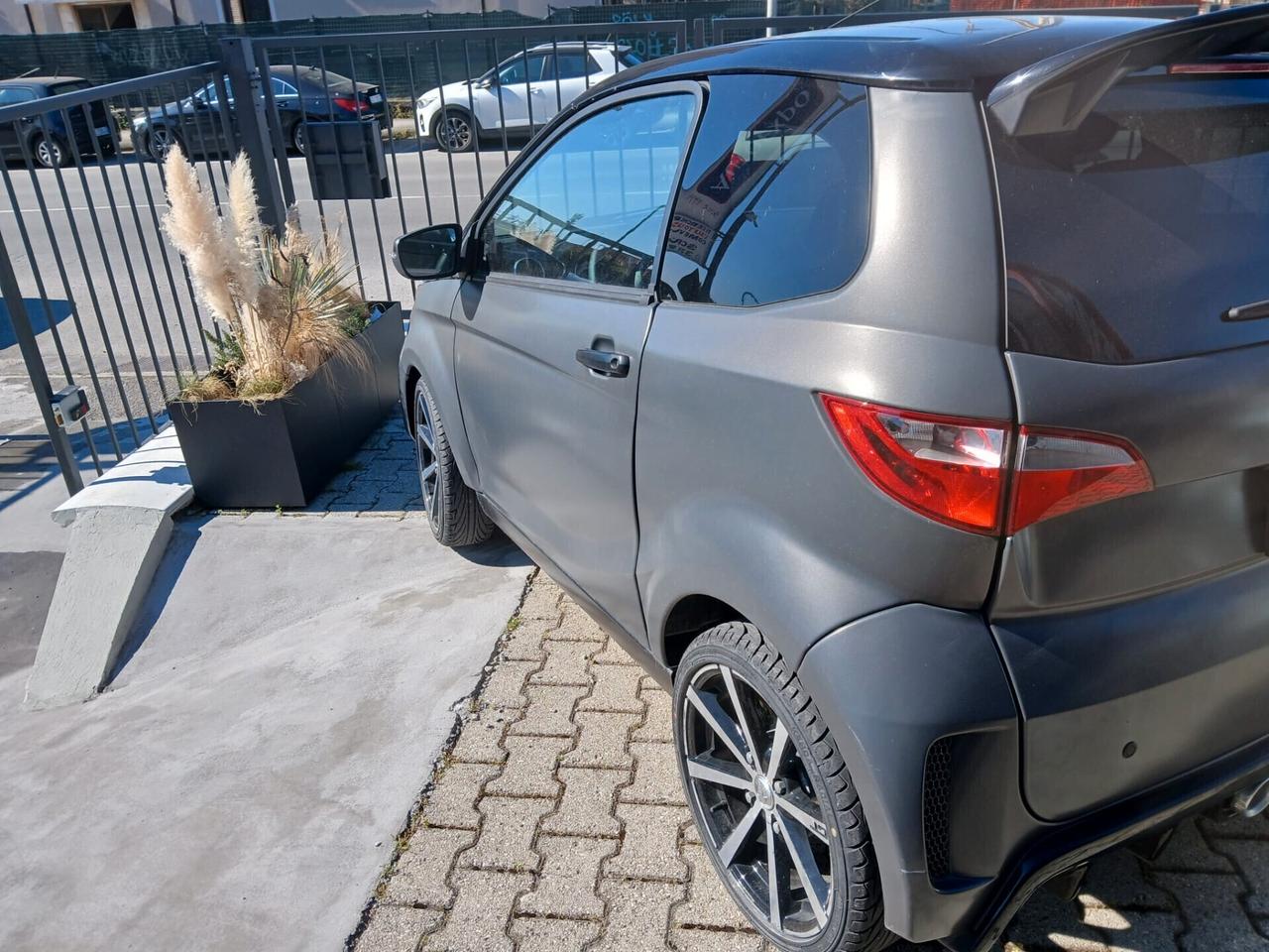 Aixam GTO UNICO PROPRIETARIO COME NUOVA CON ABS/SENSORI PARCHEGGIO/TELECAMERA POSTERIORE/VIVAVOCE/PELLE/TOUCHSCREEN ECC...