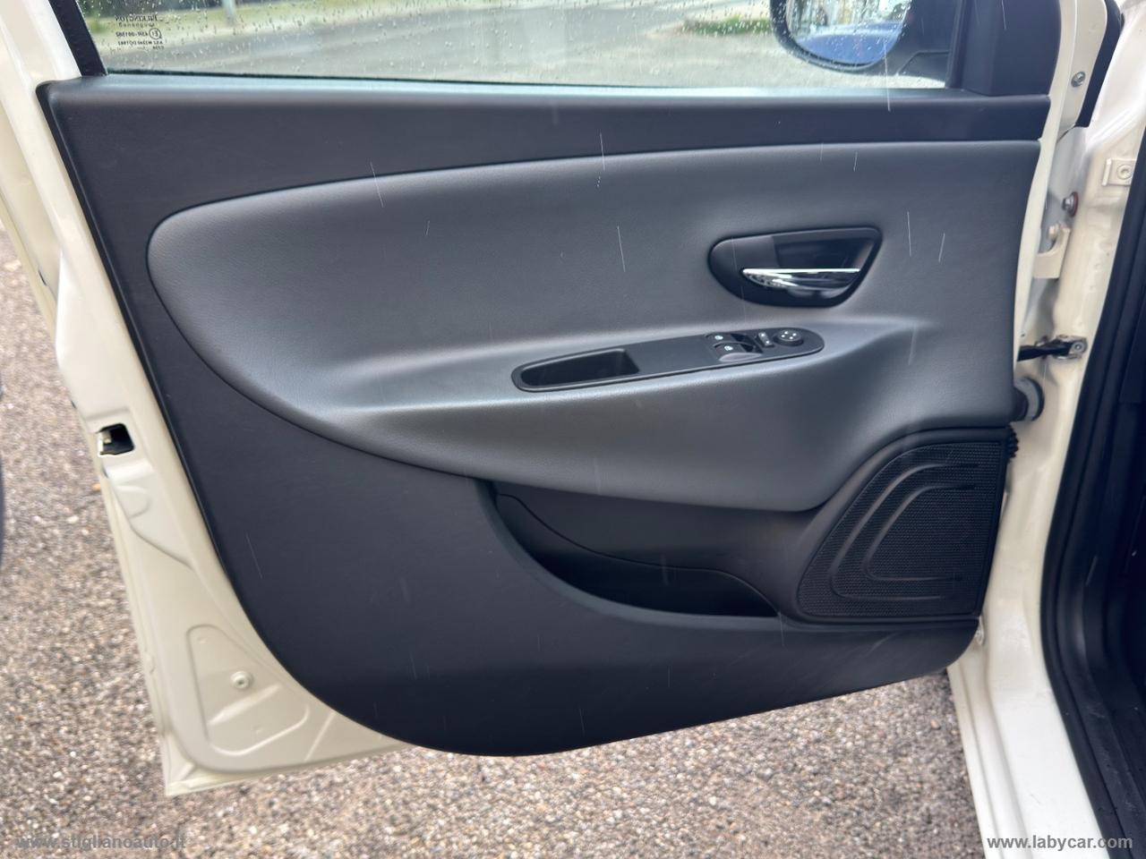 LANCIA Ypsilon 1.2 69 CV 5p. Silver