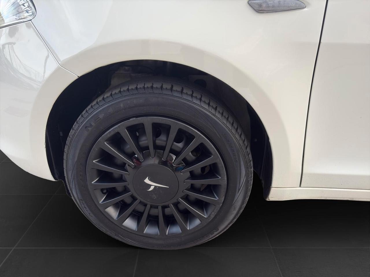 Lancia Ypsilon 1.2 69cv Elefantino Bianco