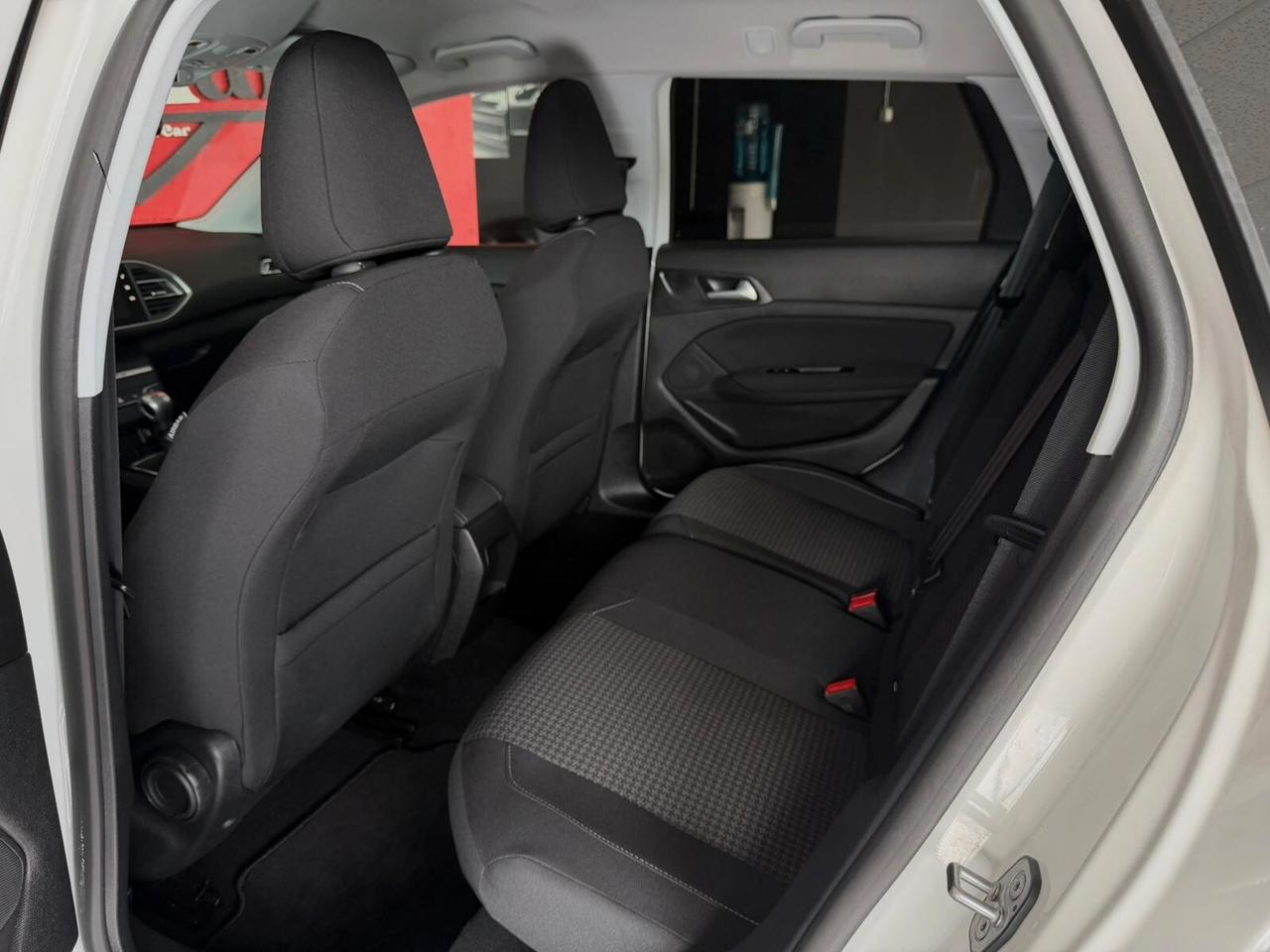 Peugeot 308 BlueHDi 100 S&S SW Business