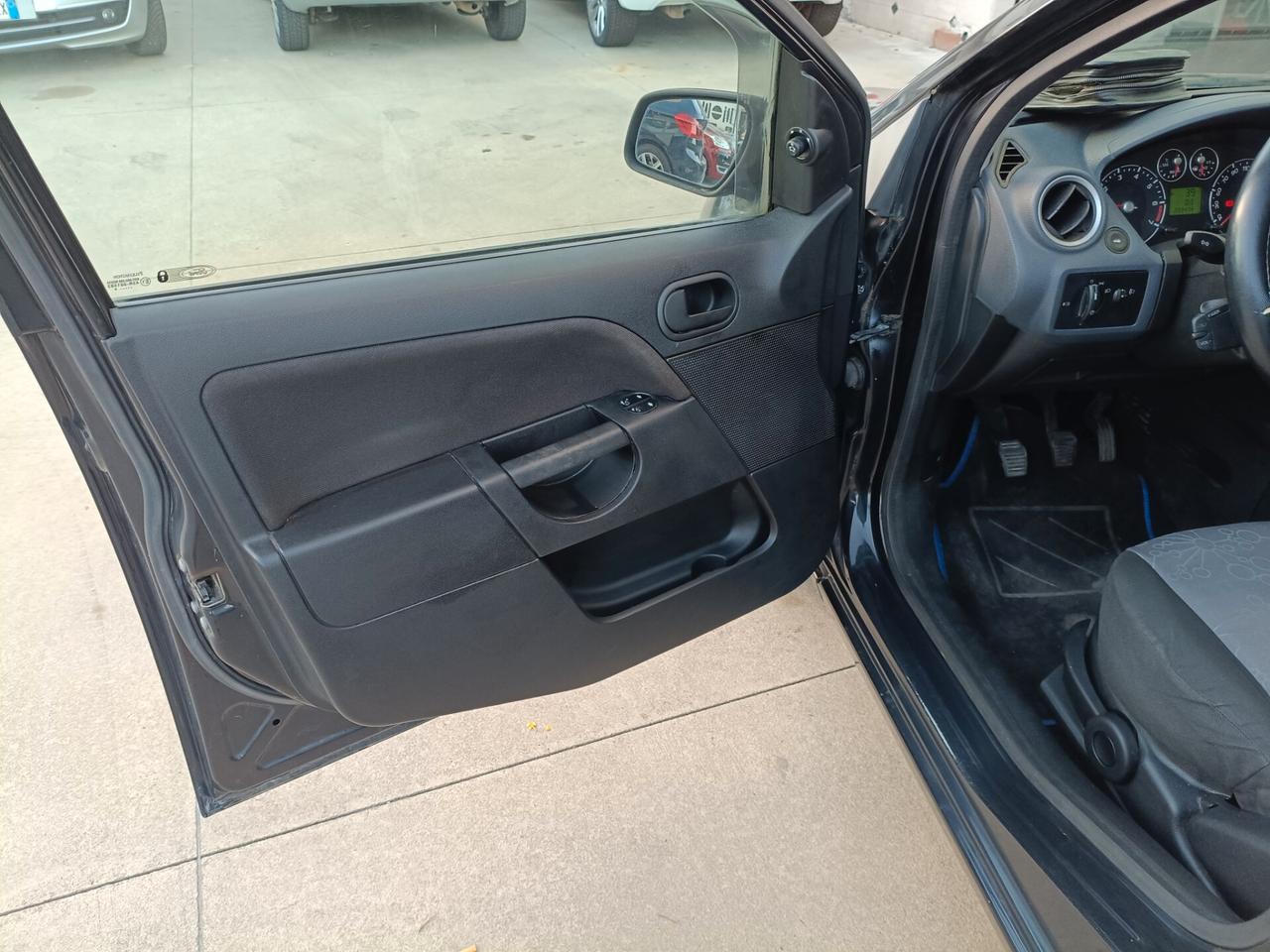 Ford Fiesta 1.2 16V 5p. Ghia