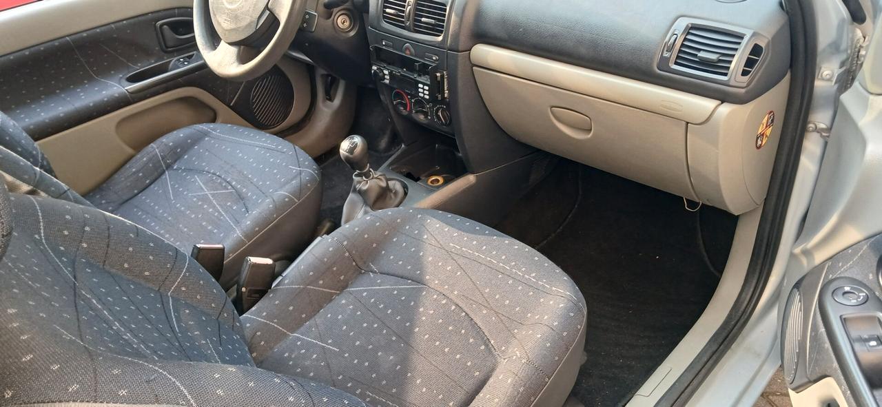 Renault Clio 1.2 16v neopatentati benzina