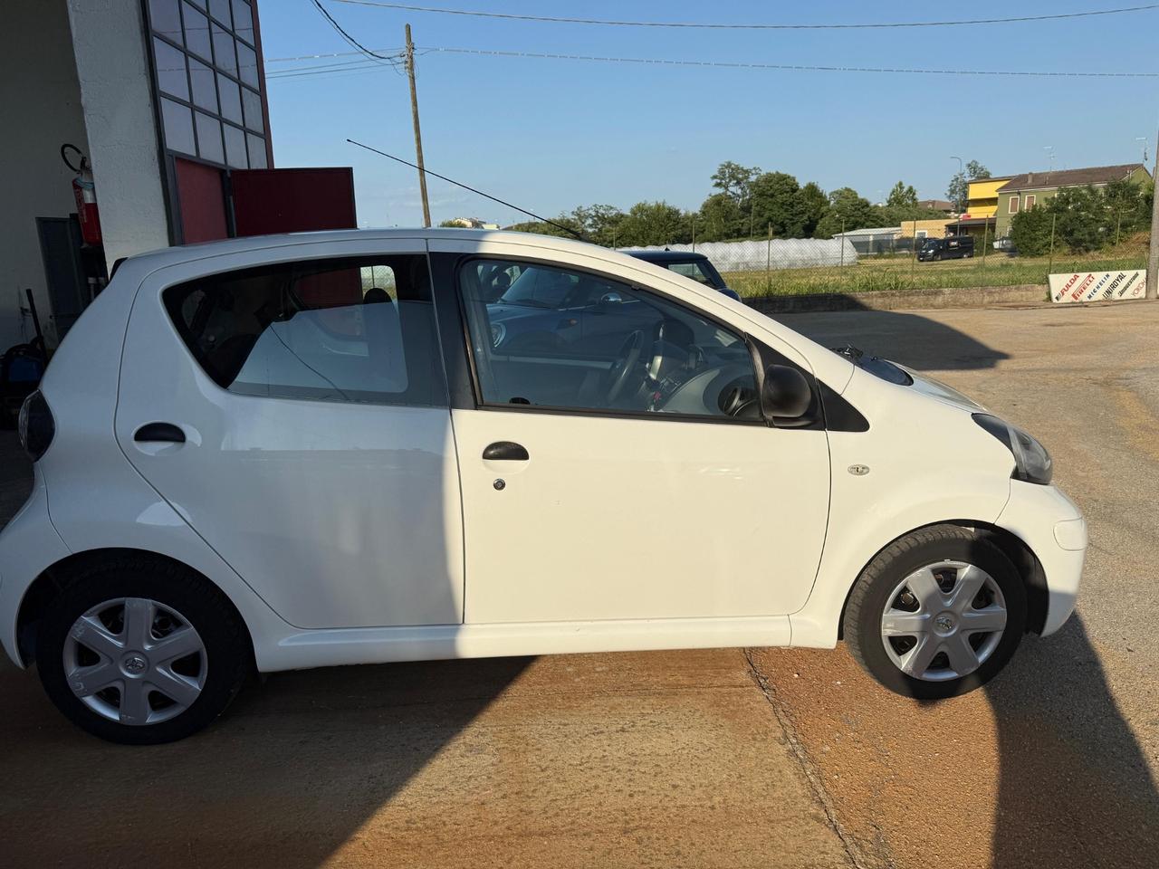 Toyota Aygo 1.0 12V VVT-i 5 porte Sol Connect