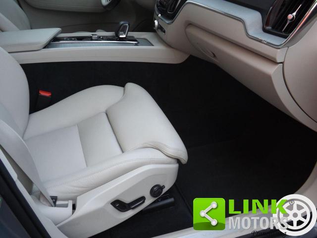 VOLVO XC60 B4 (d) AWD automatico Plus Dark ben tenuta