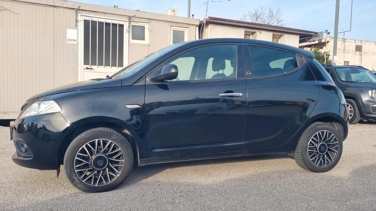 Lancia Ypsilon 1.2 69 CV 5 porte GPL Ecochic Monogram