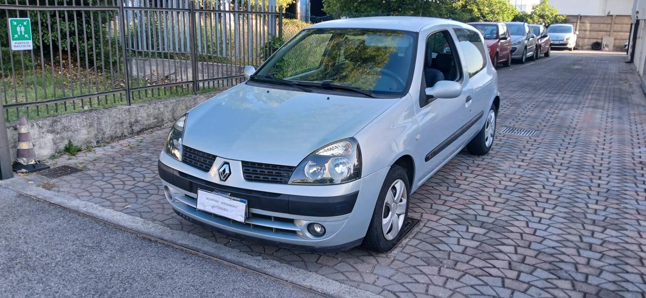 Renault Clio 1.1 benzina neopatentati