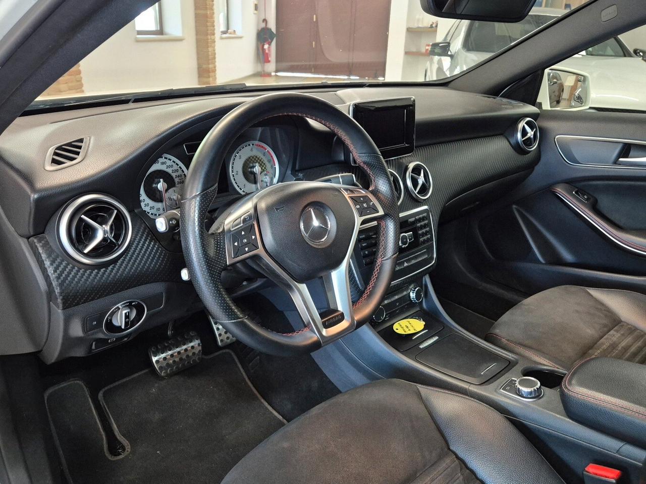 Mercedes A180 Aut. Premium AMG **MOTORE MERCEDES**