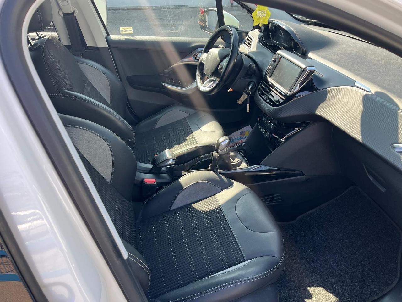 Peugeot 2008 -1.5 blue hdi allure-km 60000-10/2017