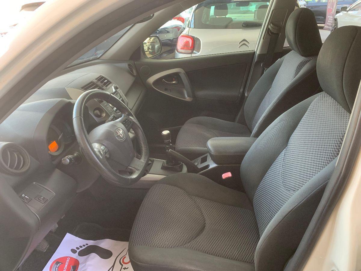TOYOTA - RAV4