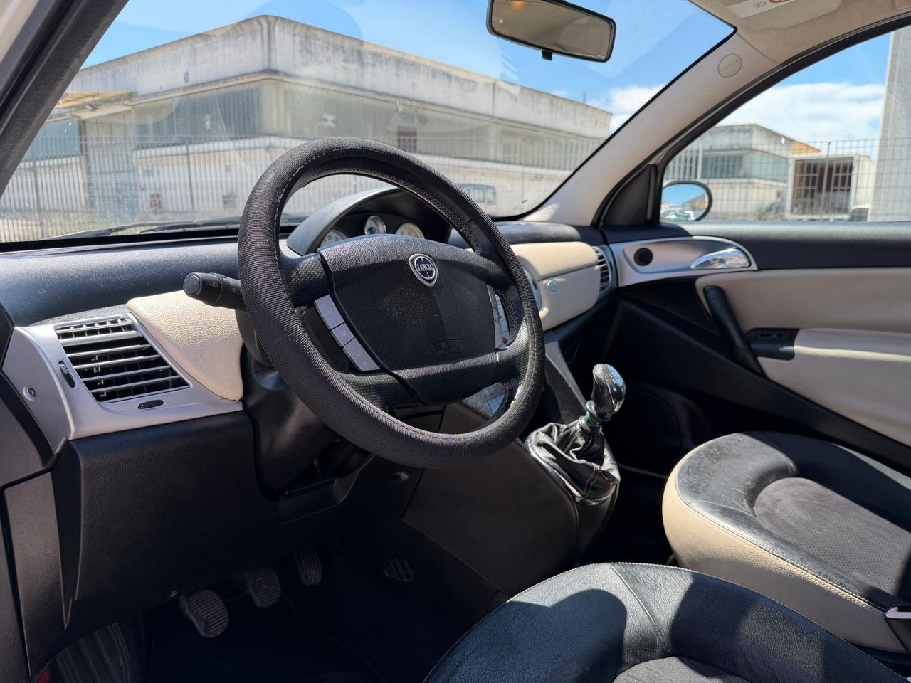 Lancia Ypsilon 1.2 Versus 150000 km