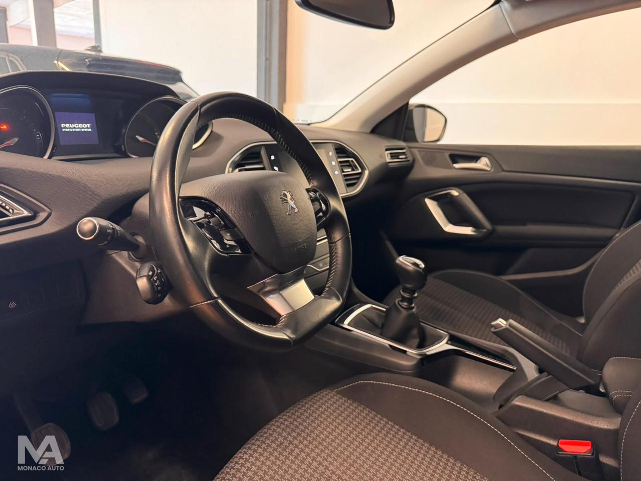Peugeot 308 BlueHDi 130CV Business 2020