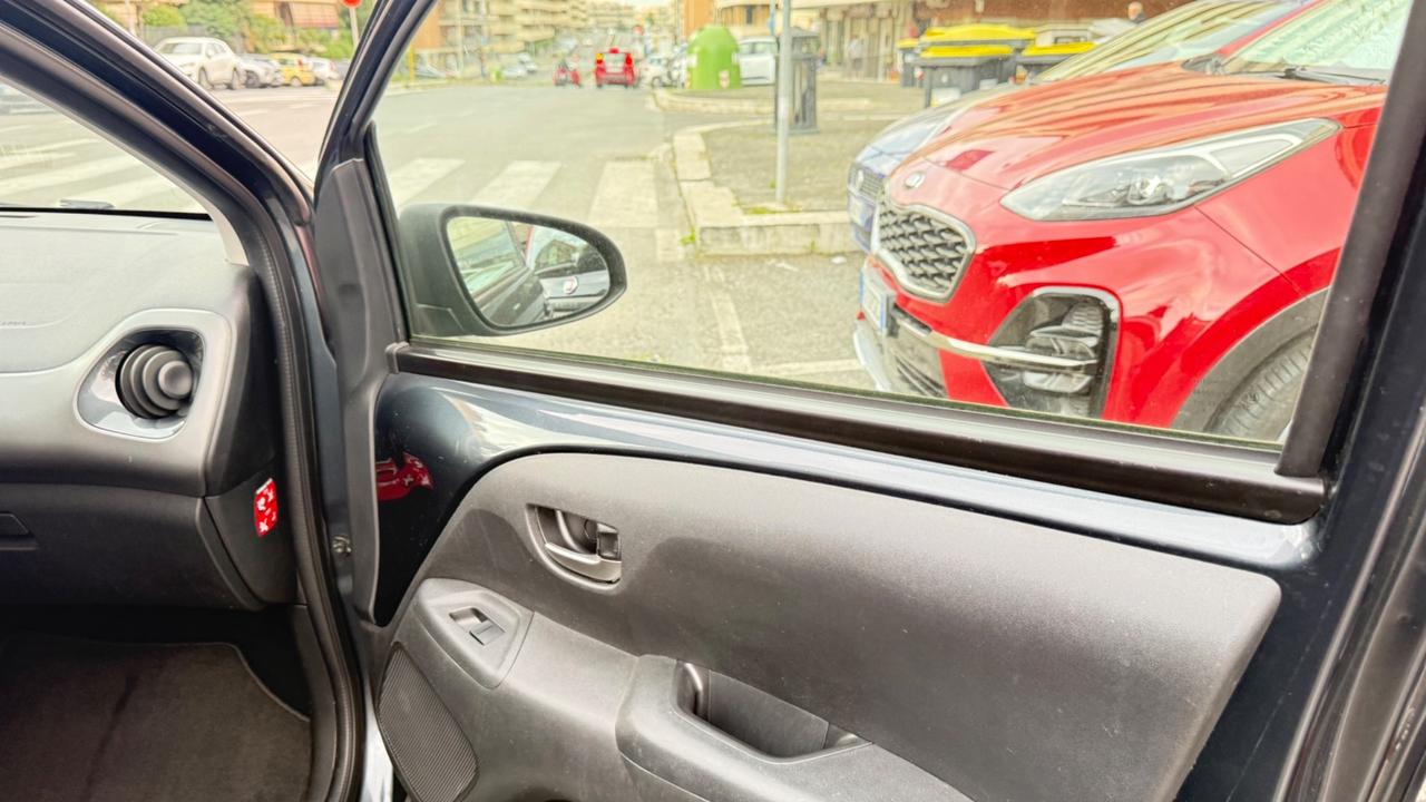 Toyota Aygo Connect 1.0 VVT-i 72 CV 5 porte x-play LED NAVI KAMERA PDC CERCHI 16 BLUETOOTH