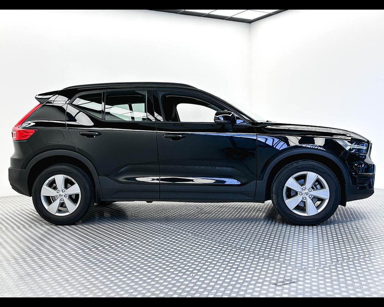 VOLVO XC40 T2 Momentum Core