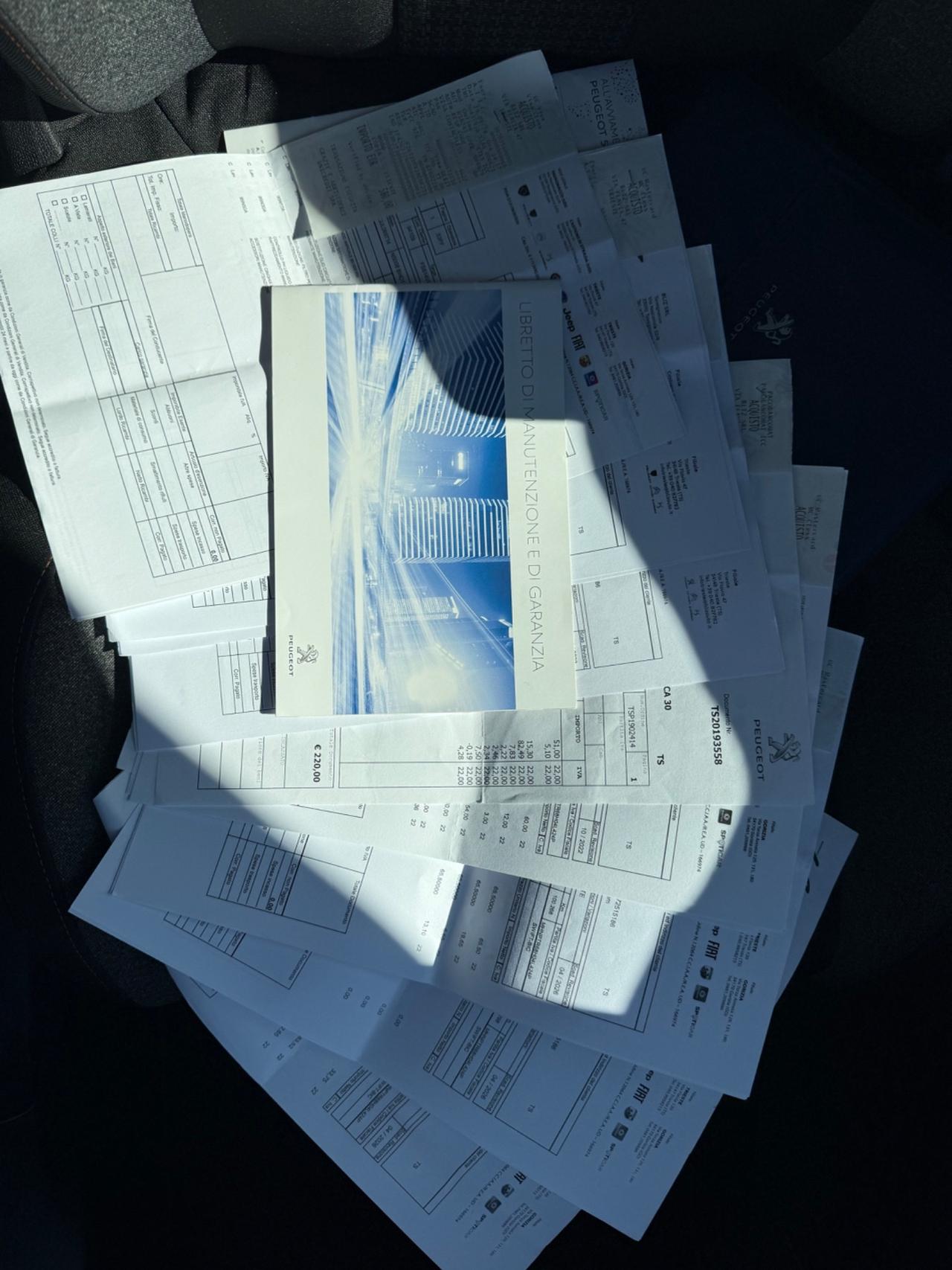 PEUGEOT 5008DIESEL 7 POSTI*TETTO*CERCHI18*NAVI*TAGLPEUGEOT