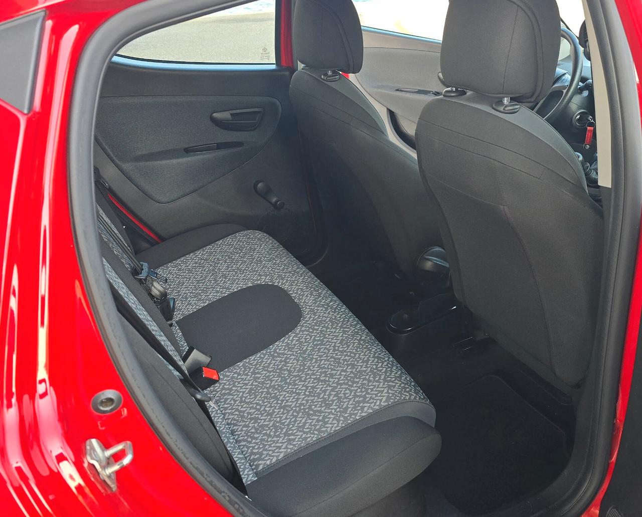 Lancia Ypsilon 1.0 FireFly 5 porte S&S Hybrid Ecochic Silver