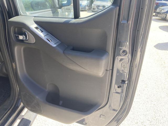 NISSAN Navara 2.5 dCi 4 porte Double Cab LE