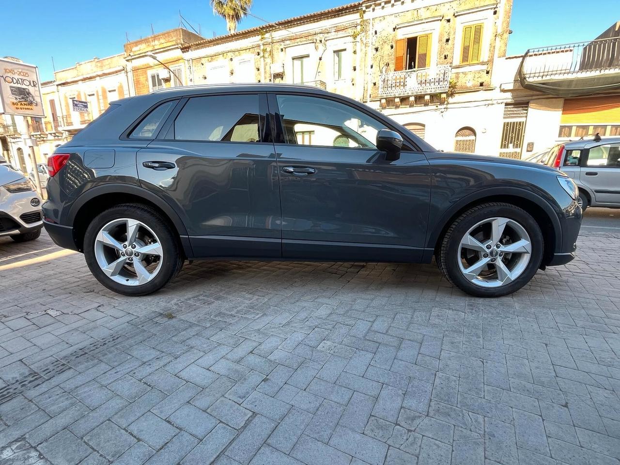 Audi Q3 35 2.0 TDI S-TRONIC BUSINESS ADVANCED