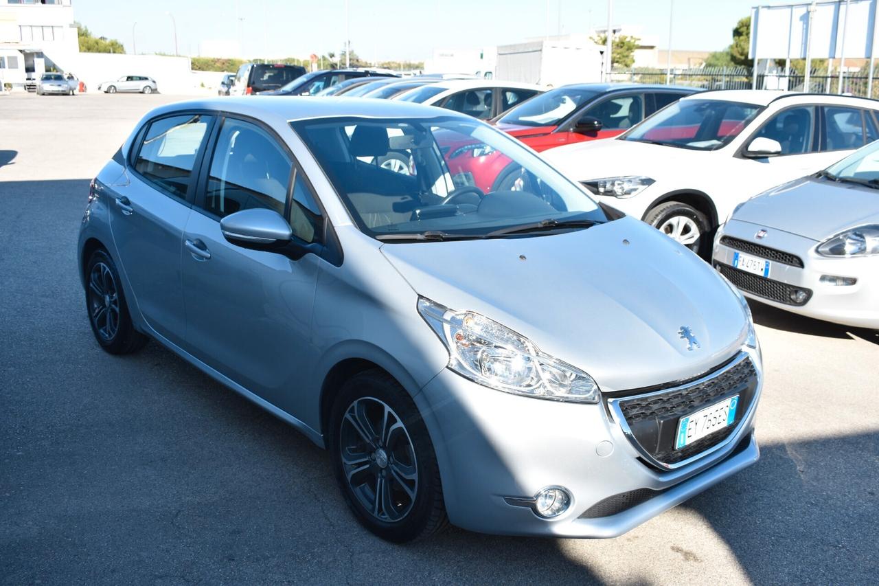 Peugeot 208 1.4 HDi 68 CV 5 porte Allure