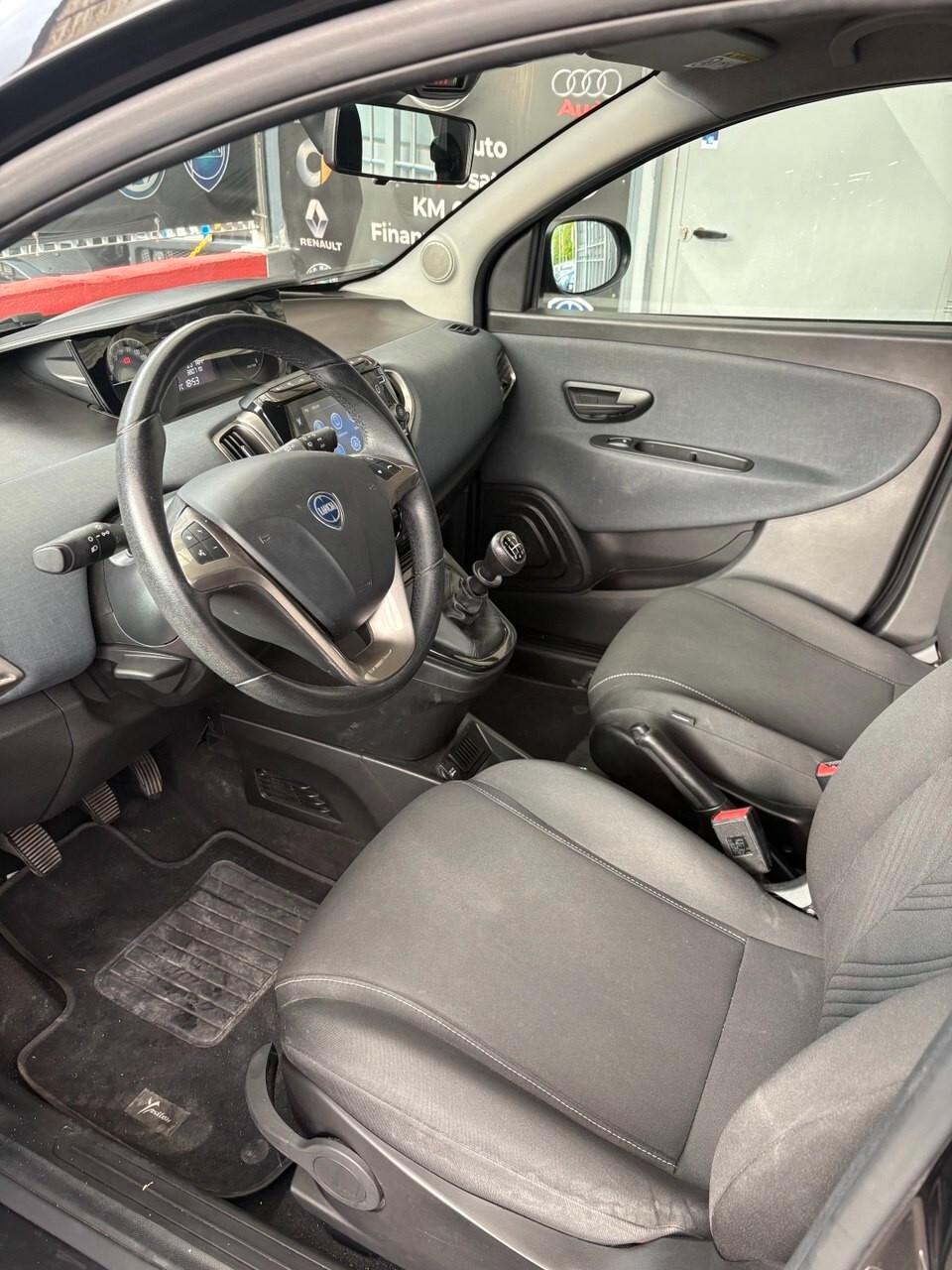 Lancia Ypsilon 1.0 FireFly 5 porte S&S Hybrid Gold