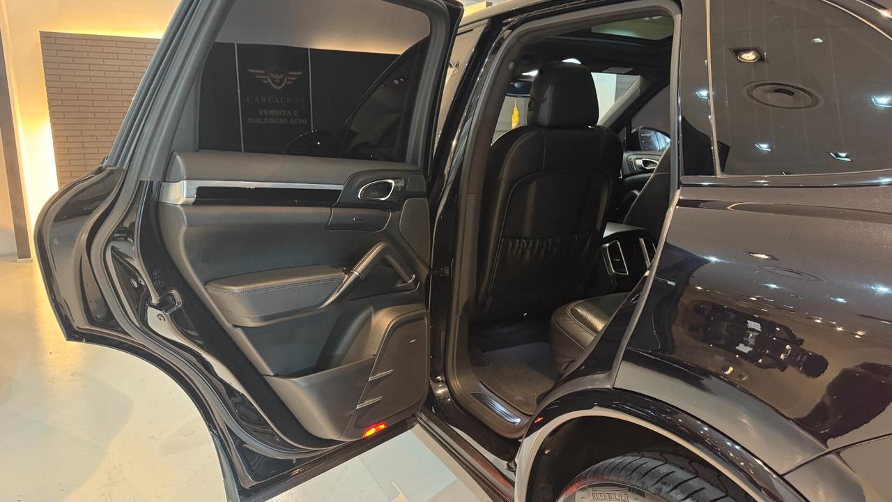 PORSCHE CAYENNE S 3.0D 250CV PLATINUM EDITION- 2016