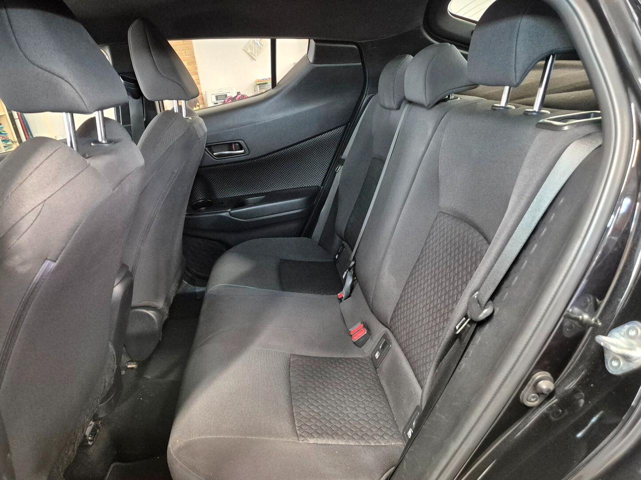 Toyota C-HR 1.8 Hybrid E-CVT Business