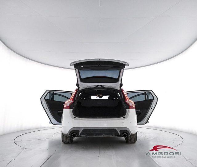 VOLVO V60 D3 Geartronic R-Design Momentum - PER OPERATORI DE