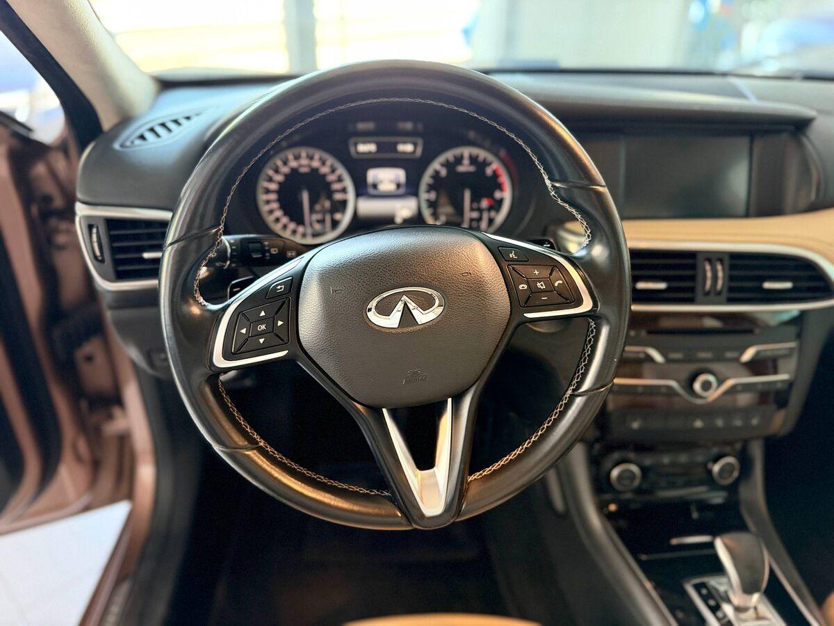 Infiniti Q30 2.2d Premium Tech Gallery White awd 170cv dct