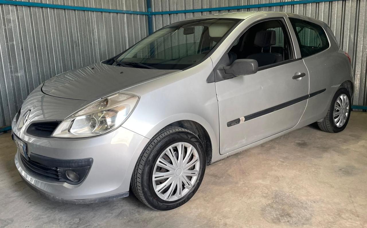 Renault Clio NEOPATENTATI
