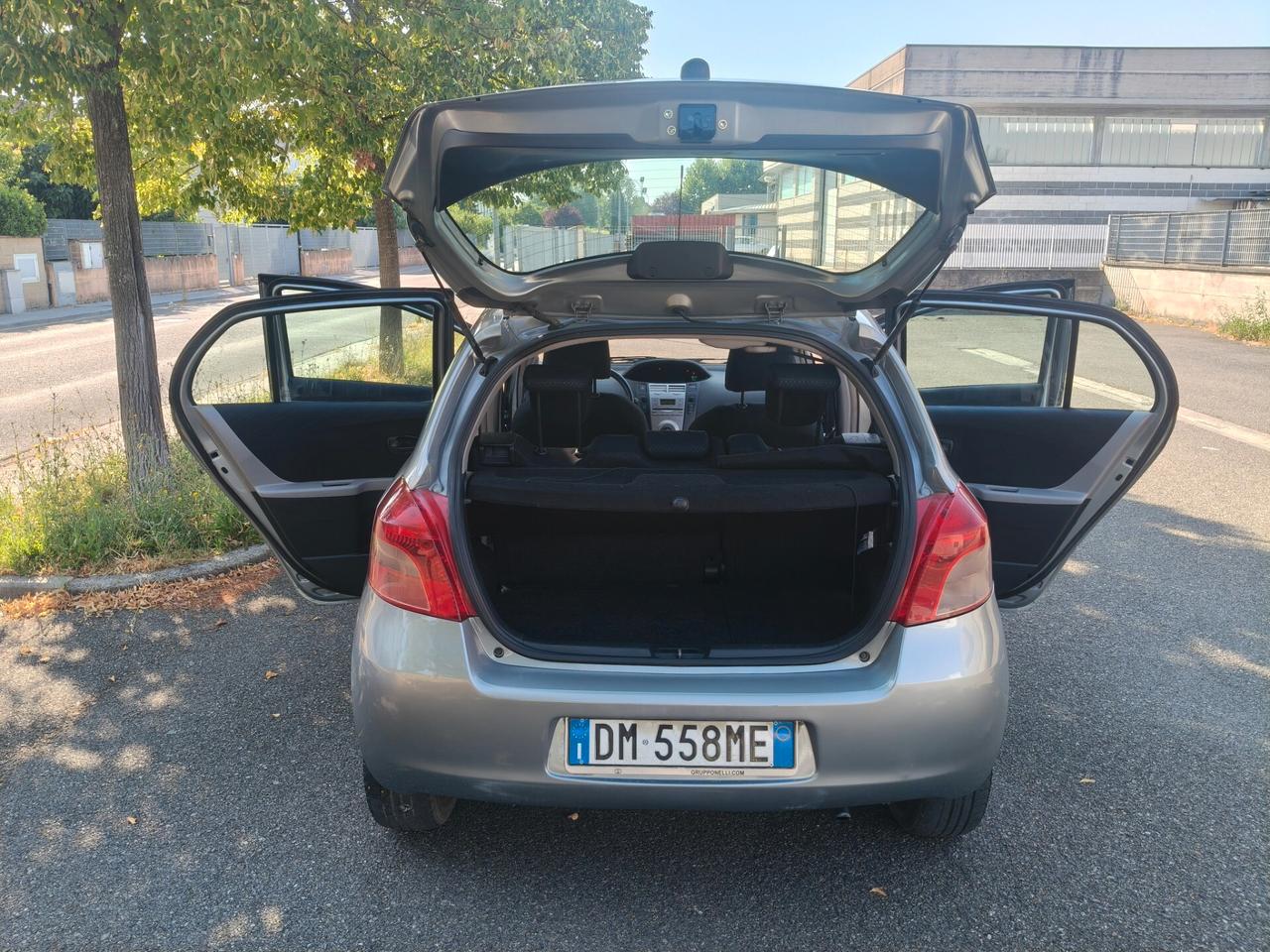 Toyota Yaris 1.0 5 porte SOLAMENTE 119.000 KM