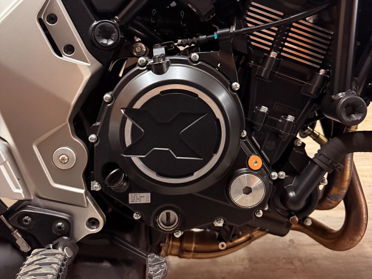 MERAVIGLIOSA CF-MOTO CON SOLI 2332 KM UNICO PROPRIETARIO
