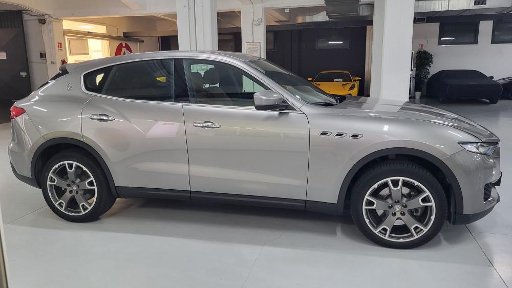 Maserati Levante 3.0 V6 275cv auto