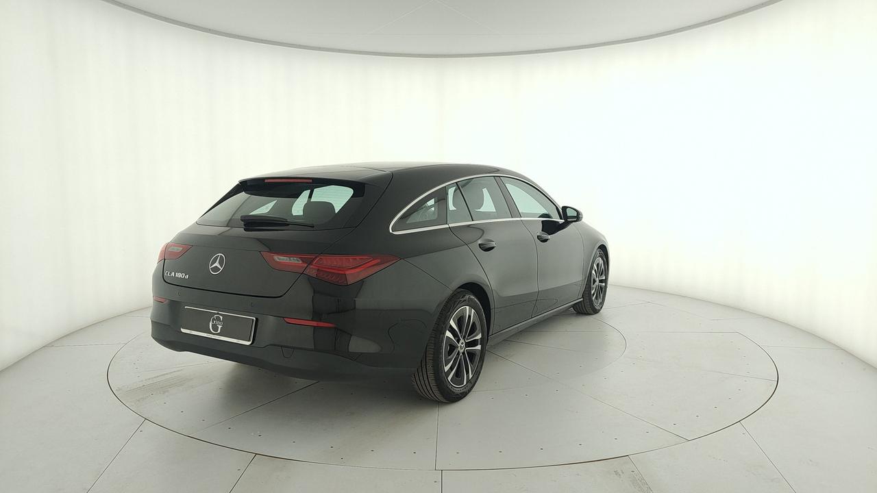 Mercedes-Benz CLA Shooting Brake 180 d Advanced auto