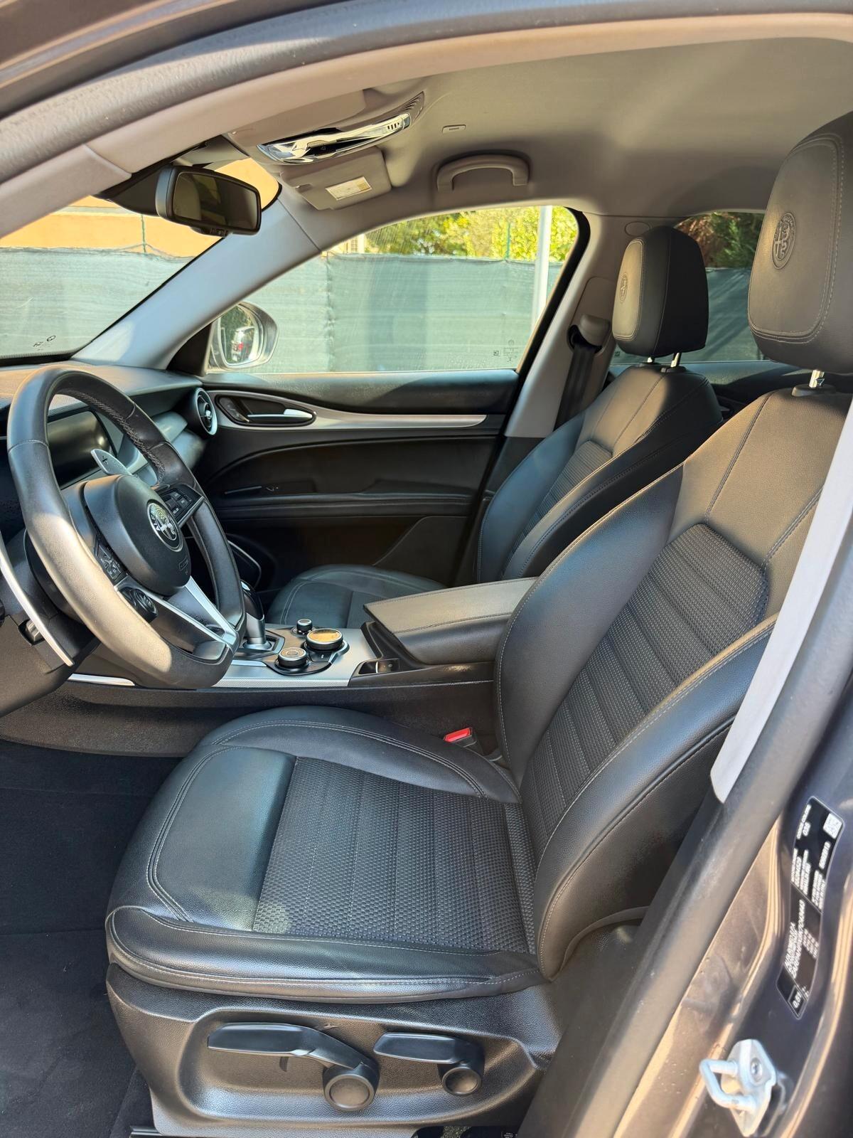 Alfa Romeo Stelvio 2.2 - PELLE - NAV. - 12 MESI DI GARANZIA -
