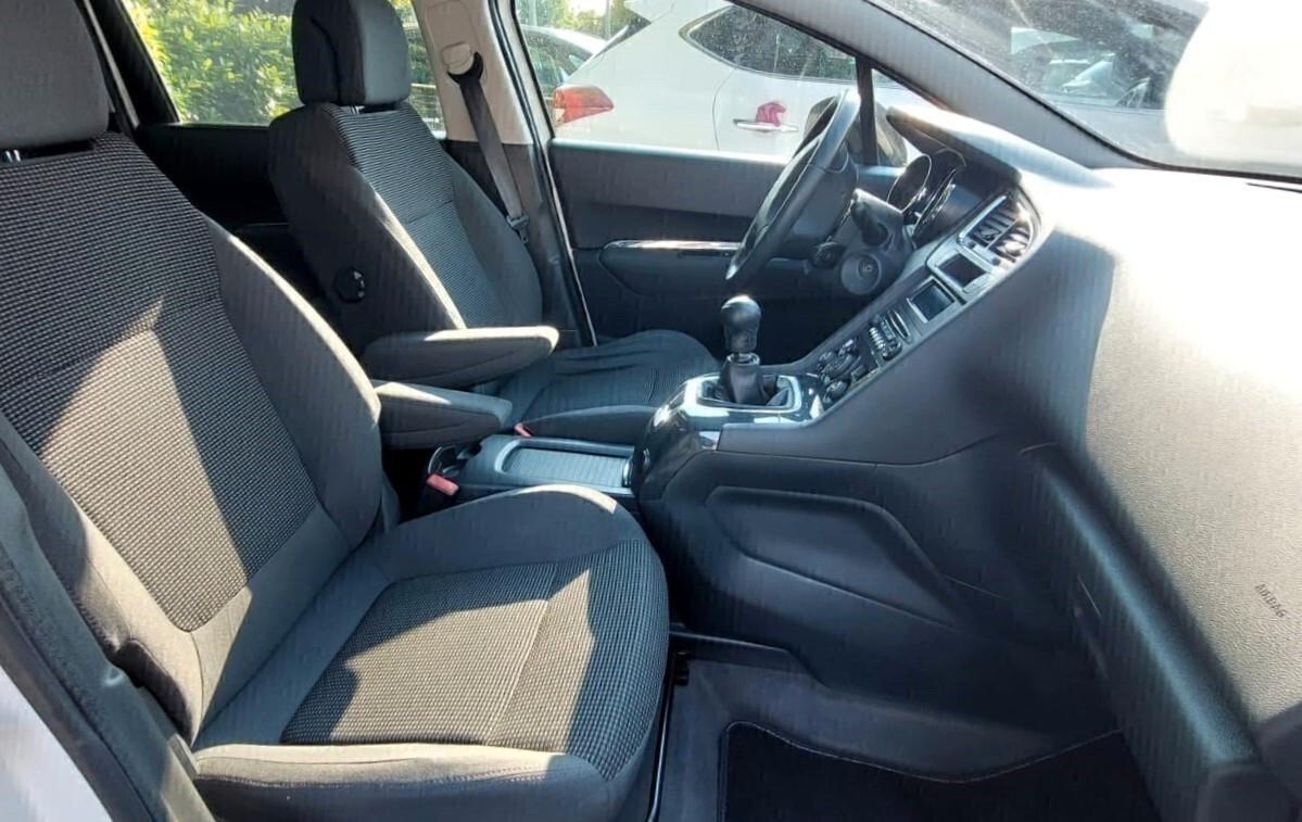 Peugeot 5008 1.6 Diesel 7 Posti Neopatentati