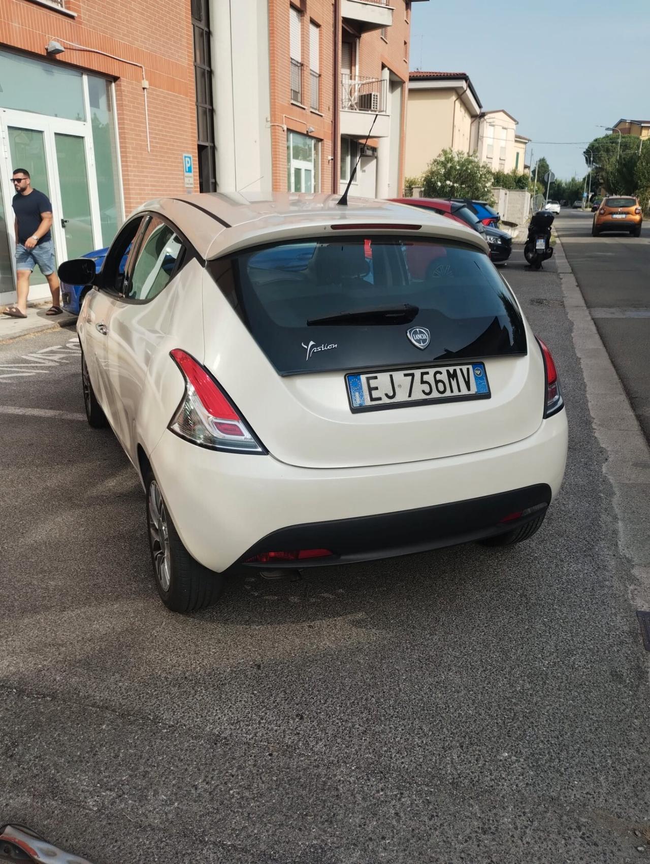 Lancia Ypsilon 1.2 69 CV 5 porte S&S Silver