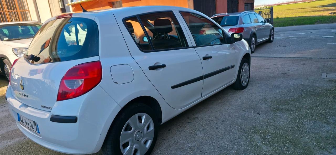 Renault Clio 1.2 16V 5 porte Luxe neopatentati