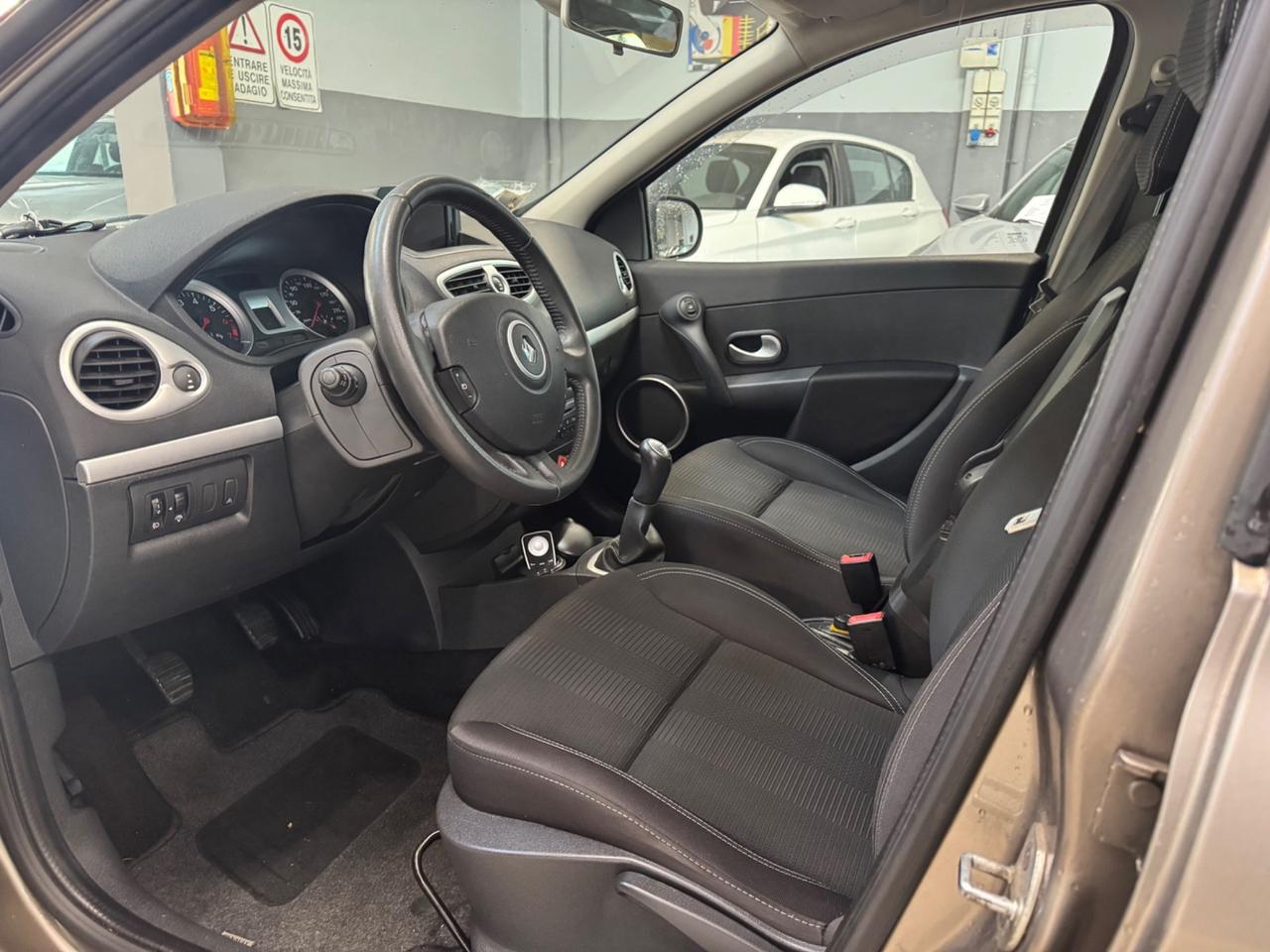 Renault Clio 1.2 16V SporTour Dynamique