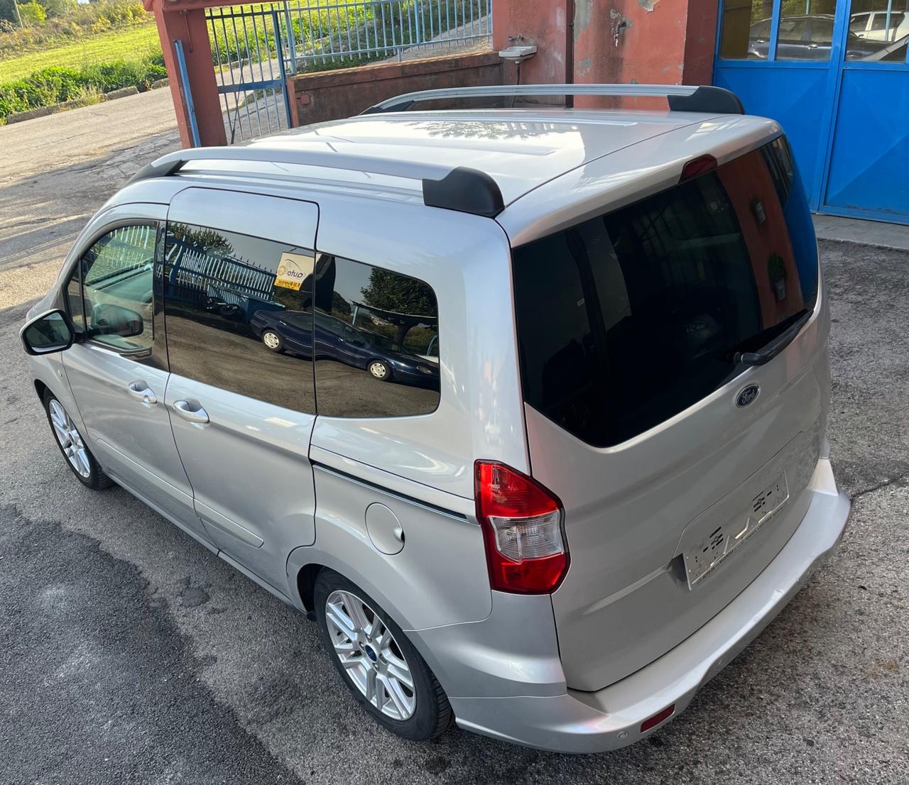 Ford Tourneo Courier 1.5 TDCI 75 CV Titanium