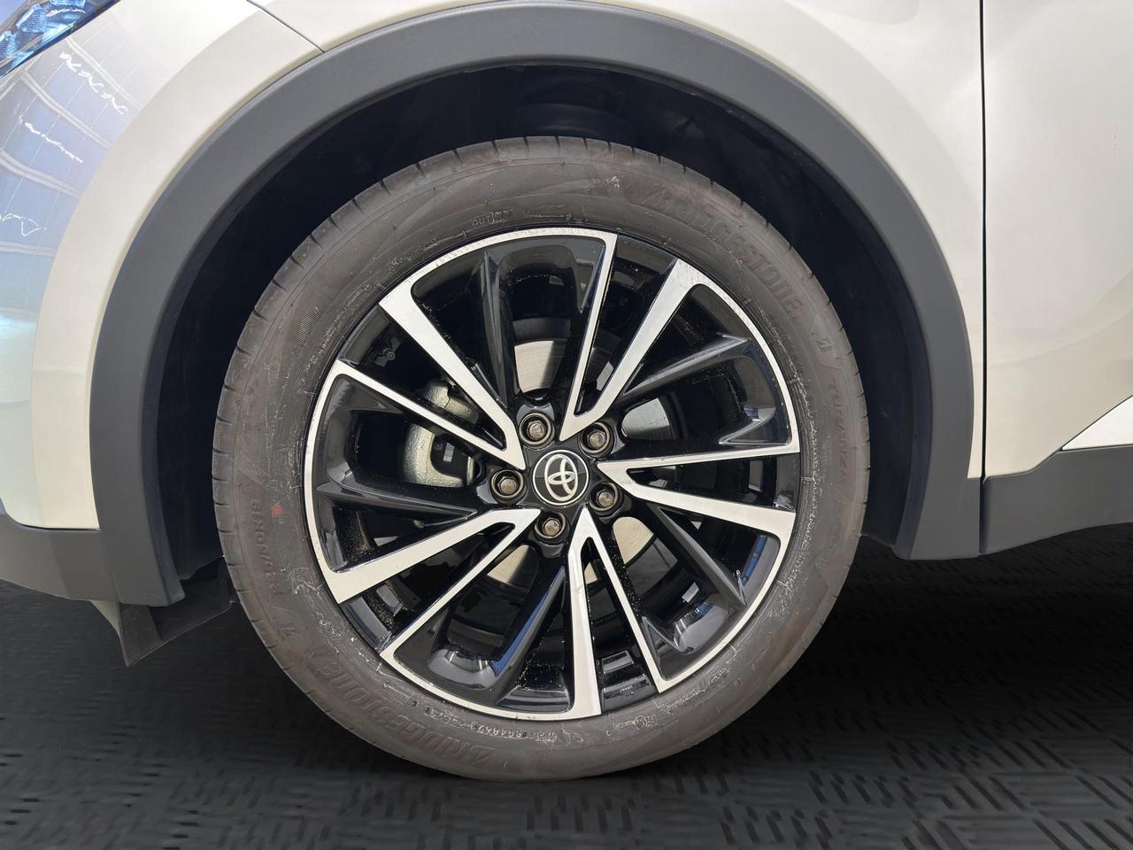 Toyota C-HR 2.0 hev Lounge Premiere fwd e-cvt