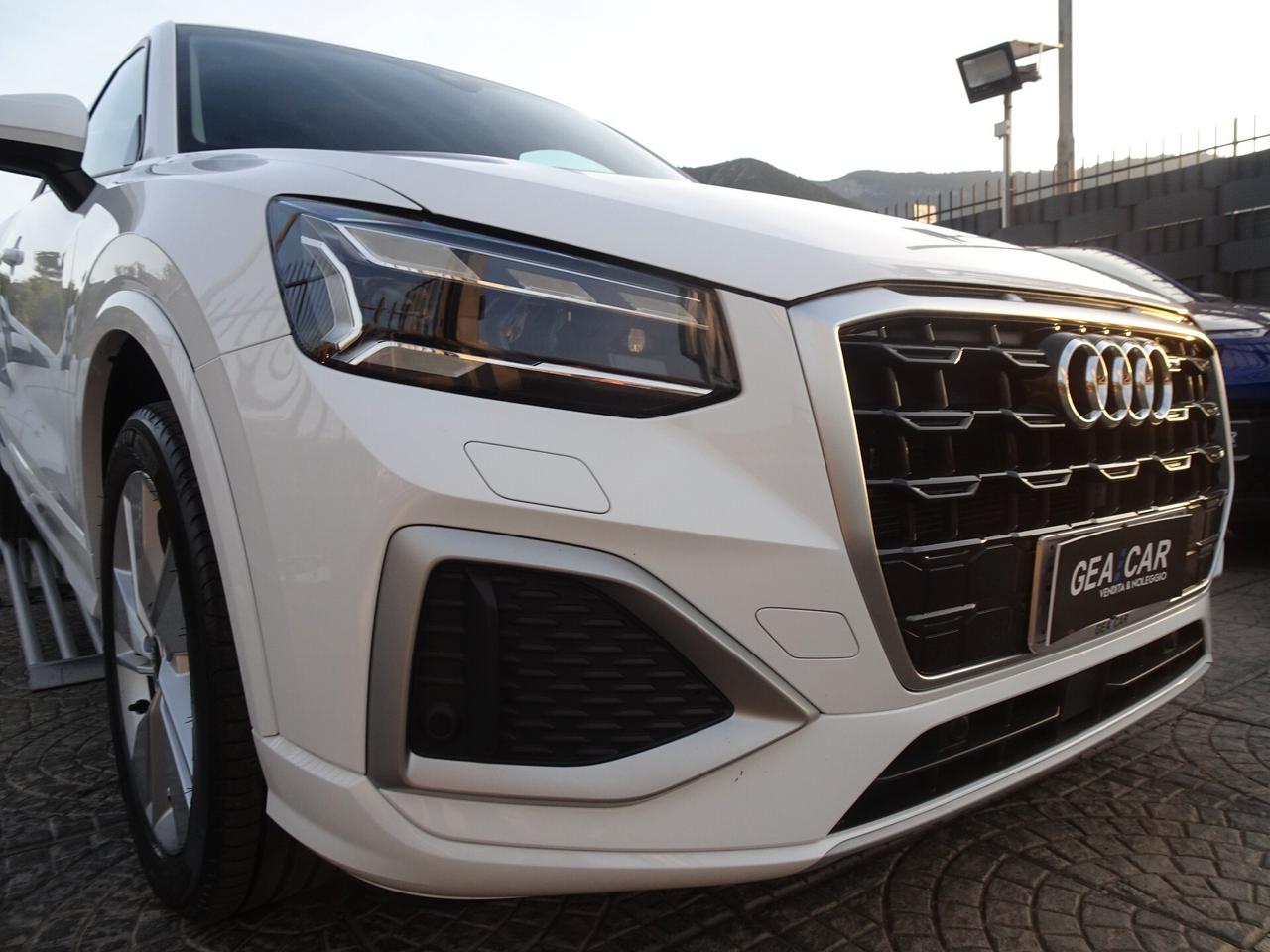 Audi Q2 35 TDI S tronic Identity Black