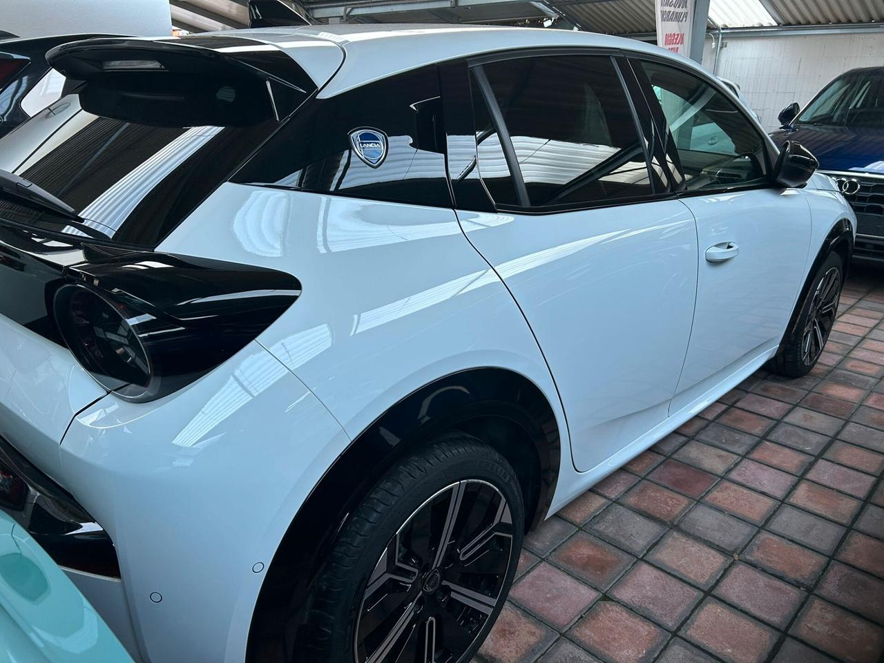 Lancia Ypsilon Hybrid e-DCT Edizione Cassina