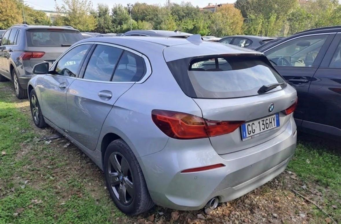 Bmw 116 116d 5p. Business Advantage