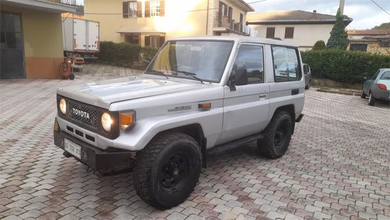 TOYOTA bj70