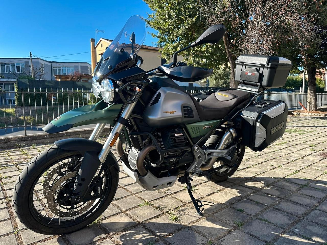 Moto Guzzi V 85 TT CENTENARIO