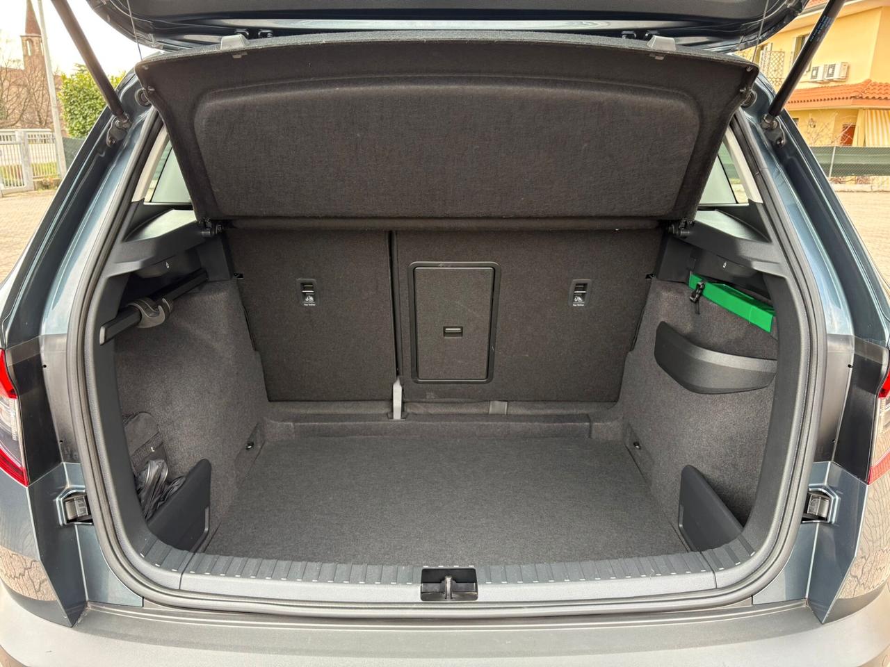 SKODA KAROQ 1.6 TDI AUTOMATICA SI A NEOPATENTATI