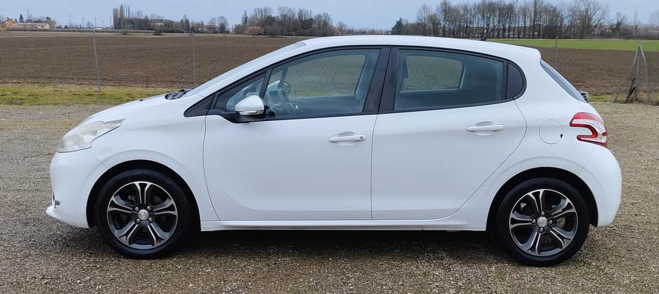 Peugeot 208 1.4 HDi 68 CV 5 porte Allure