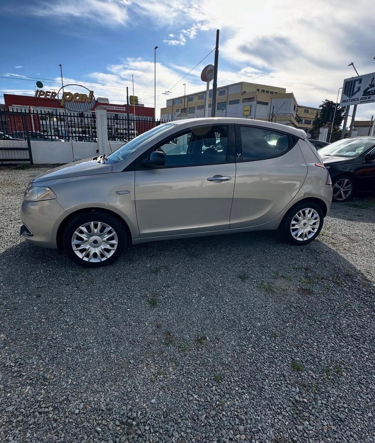 Lancia Ypsilon 1.2 69 CV 5 porte S&S Platinum