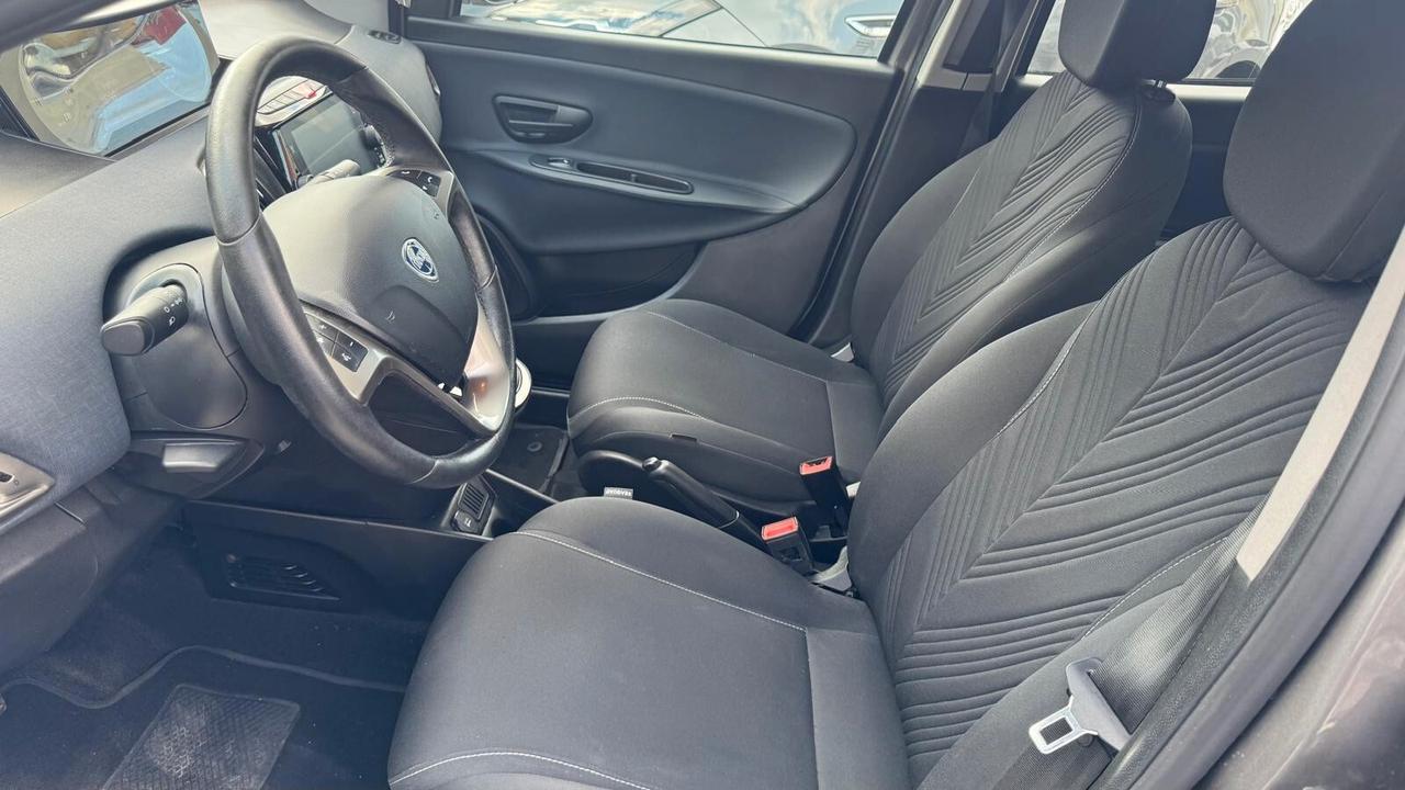 Lancia Ypsilon 1.0 FireFly 5 porte S&S Hybrid Gold