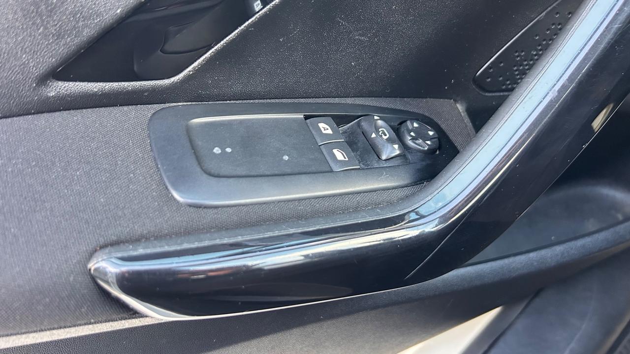 Peugeot 208 1.4 HDi 68 CV