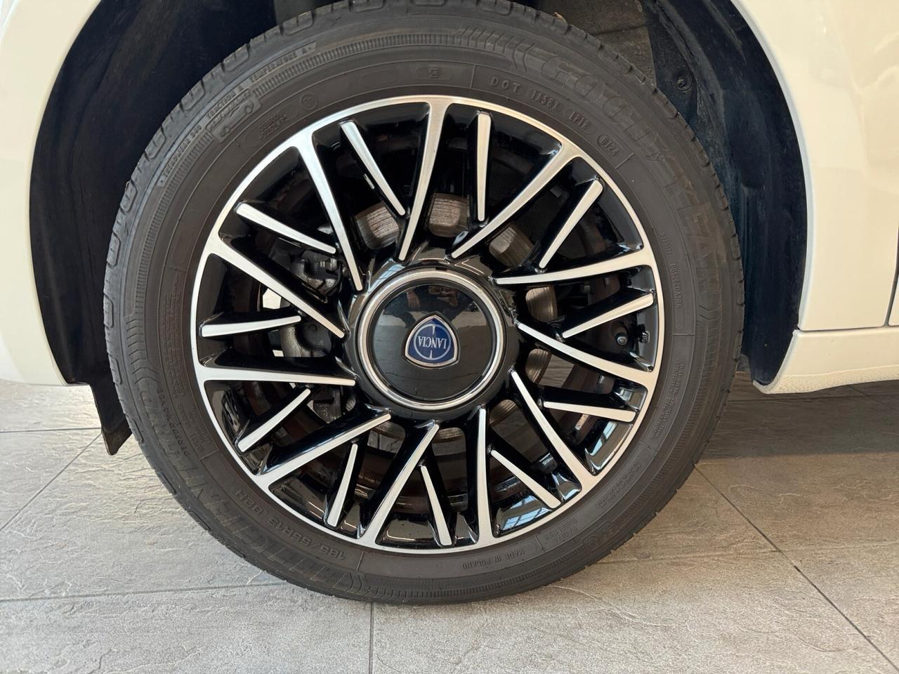 Lancia Ypsilon 1.0 FireFly 5 porte S&S Hybrid Platino